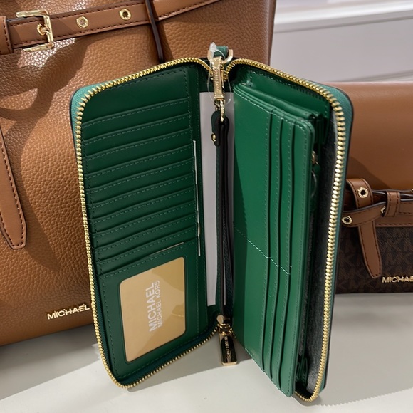 Michael Kors Jet Set Travel Large Travel CONTINENTAL 
Fern Green NWT - Picture 10 of 16